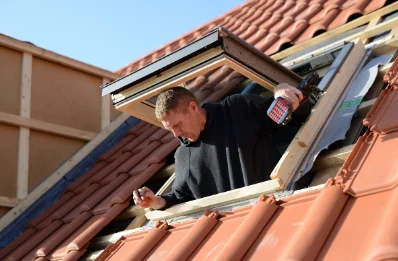 Pose de fenêtres de toit Velux à Plélauff